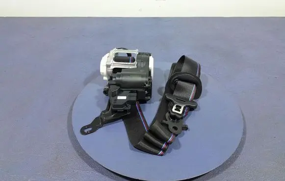 BMW X6 M Front seatbelt 5A70911