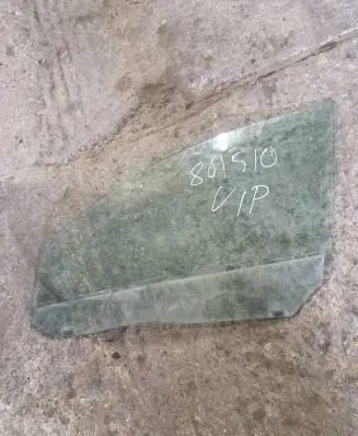Volvo V70 Front door window glass four-door