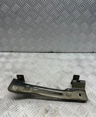 Audi Q7 4M Fender mounting bracket 4M0821432