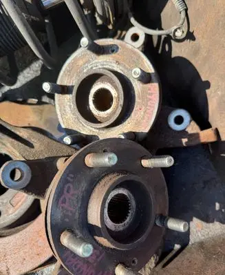 Hyundai i30 Front wheel hub spindle knuckle 232141