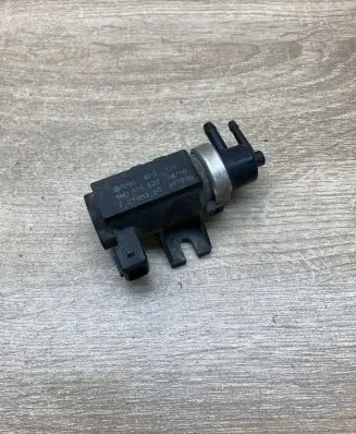 Volkswagen PASSAT B5 Turbo solenoid valve 1H0906627