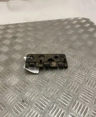 Volvo XC90 Fender mounting bracket 31378134