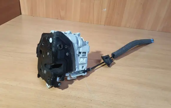 Audi A1 Rear door lock 8X0839015
