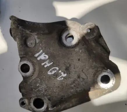 Peugeot 607 Engine mounting bracket 9628311880