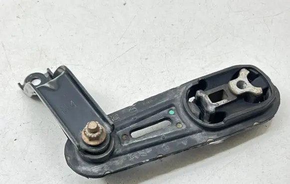 Nissan Juke I F15 Engine mount bracket 113601KA0A