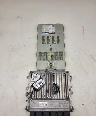 BMW 5 G30 G31 G38 Engine ECU kit and lock set 8472586 8800390 847258
