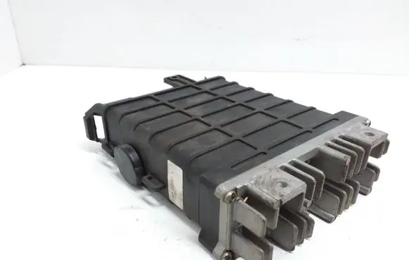 Volkswagen Golf III Engine control unit/module 443907311B 0261200261
