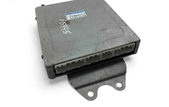 Mitsubishi Carisma Engine control unit/module MD329098