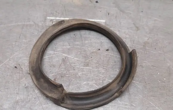 BMW 3 E90 E91 Front coil spring rubber mount 6767500