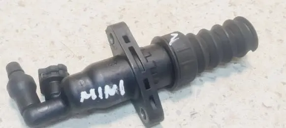 Clutch slave cylinder