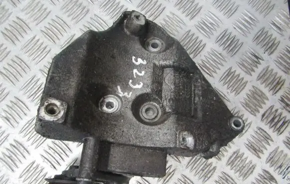 Volkswagen PASSAT B5.5 Engine mounting bracket 06B260885D