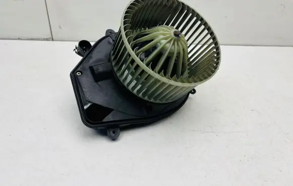Volkswagen PASSAT B5.5 Heater fan/blower 8D1820021