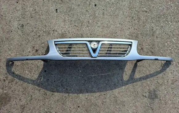 Opel Frontera B Front bumper upper radiator grill 91161390 464192822