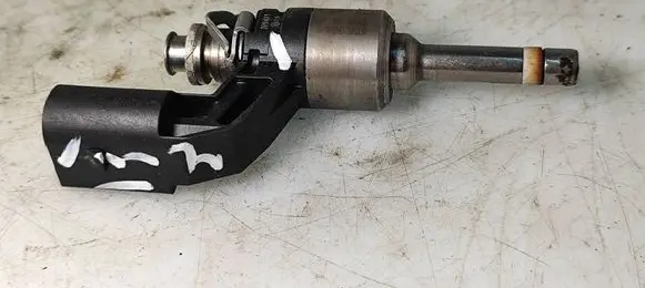 Audi A1 Fuel injector 03C906 03C906035M
