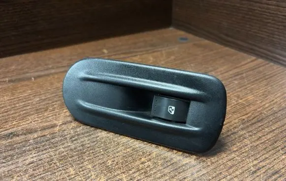 Renault Master II Electric window control switch 8200206603