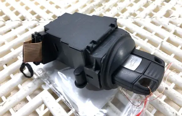 BMW 5 E60 E61 Ignition lock 6954722