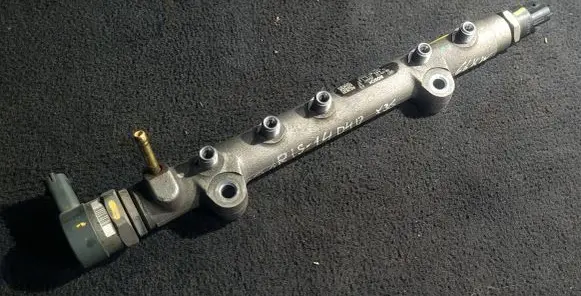 Mini One - Cooper R50 - 53 Fuel distributor 2381033021 1077800452