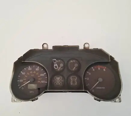 Mitsubishi Pajero Speedometer (instrument cluster) MR402501