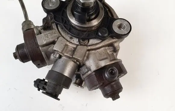 Volvo XC70 Fuel injection high pressure pump 0445010681 31372081