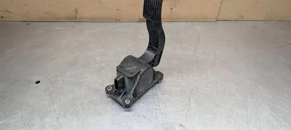 Mercedes-Benz Sprinter W906 Accelerator throttle pedal 0280755025