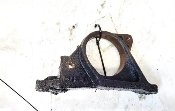 Nissan X-Trail T31 Engine mounting bracket