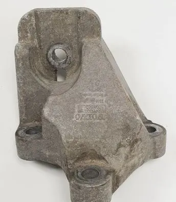 Volvo V70 Engine mounting bracket 08649262