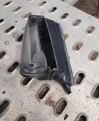 Volkswagen PASSAT B6 Other engine bay part 1K0805962E