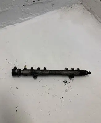 Volvo V50 Fuel main line pipe 30777576 0281002712 30777554