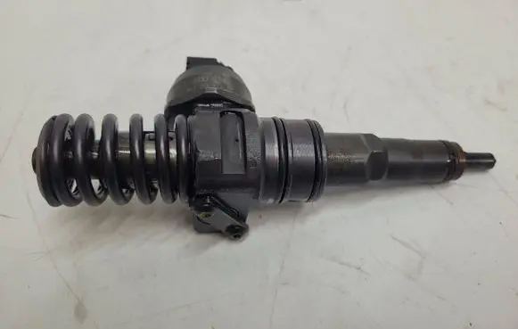 Volkswagen Caddy Fuel injector 038130080