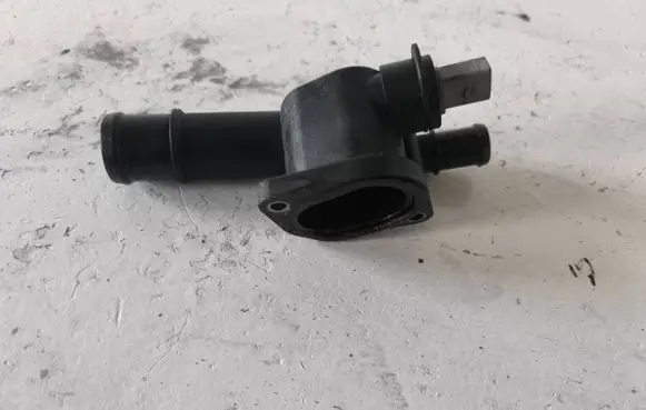 Audi A3 S3 8P Engine coolant pipe/hose 038121132G