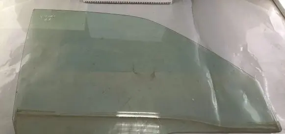Suzuki Grand Vitara I Front door window glass four-door 43R00033