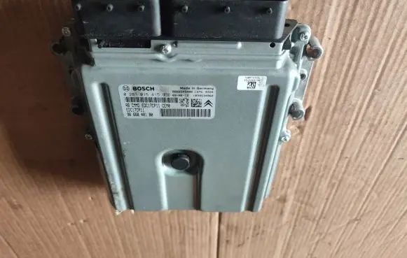 Citroen C5 Engine control unit/module 0281015415