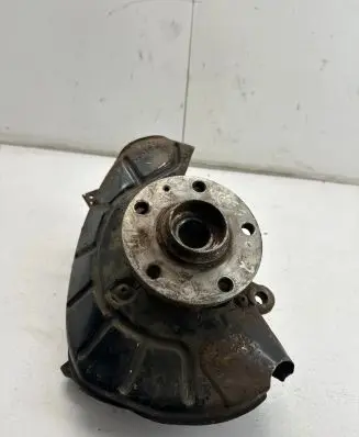 Volkswagen Golf V Front wheel hub