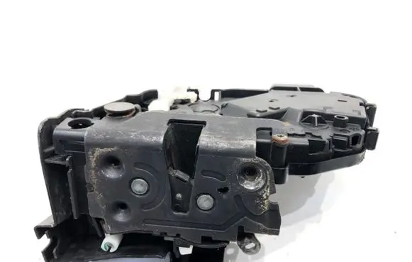 Volvo V70 Front door lock 31253673