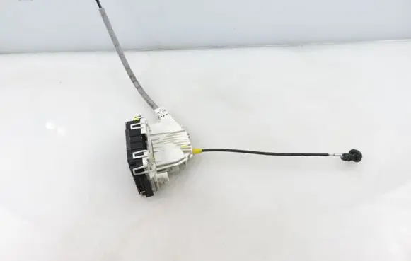 Mercedes-Benz C AMG W204 Front door lock A2047200335