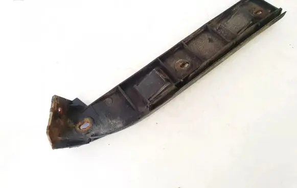 Front bumper mounting bracket