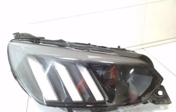 Peugeot 208 Headlight/headlamp 9823193480
