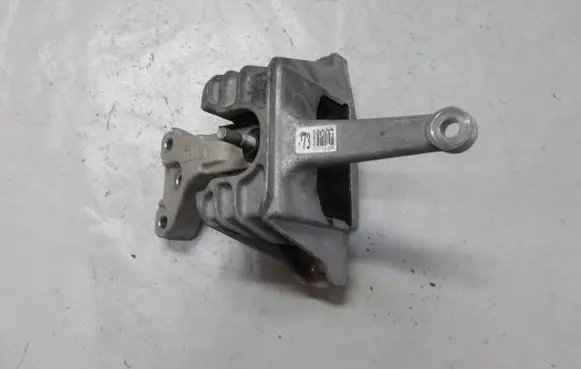 Engine mount bracket