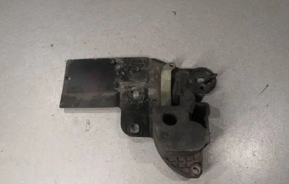 BMW 5 E39 Tailgate window lock/catch/latch 8120419