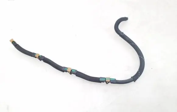 Volkswagen PASSAT B7 Fuel return line/hose 