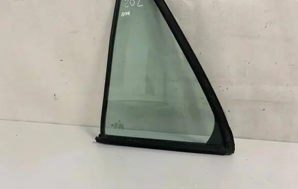 Mercedes-Benz C W202 Rear side window A2027350524