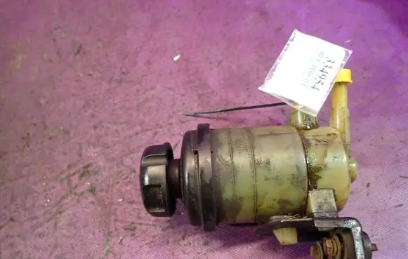 KIA Carens I Power steering fluid tank/reservoir