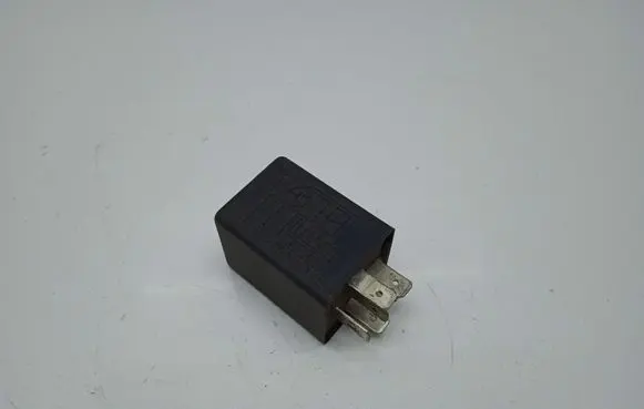 Volkswagen PASSAT B3 Window wiper relay 321955531A