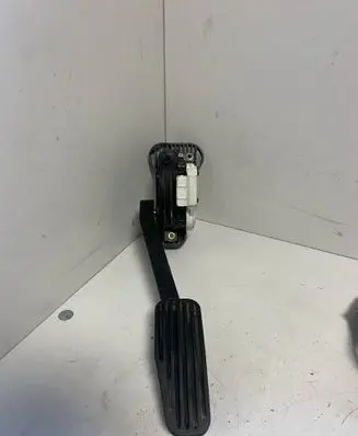 Volvo V70 Accelerator throttle pedal 30636003 6PV00853700