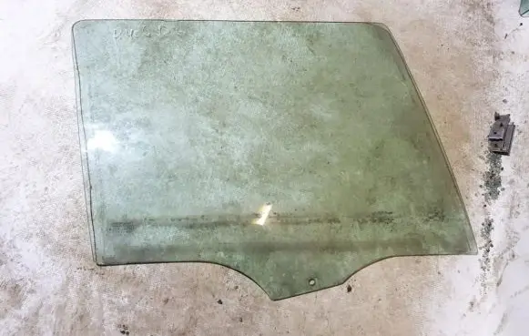 Peugeot 406 Rear door window glass