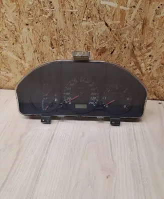 Mazda 626 Speedometer (instrument cluster) GG3DA