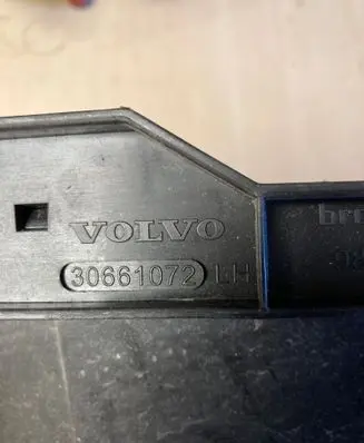 Volvo XC70 Front door exterior handle/bracket 30661072
