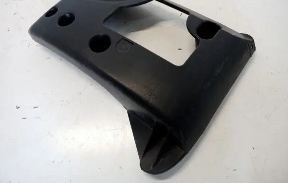 Rear bumper mounting bracket