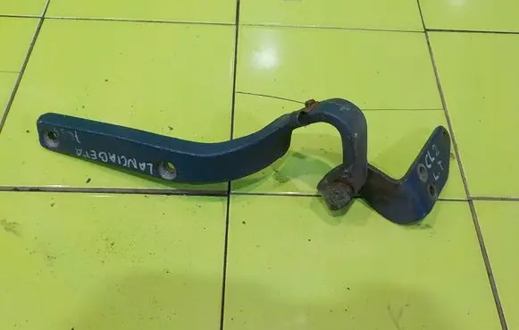 Lancia Beta Tailgate/trunk/boot hinge 82347317 CL2
