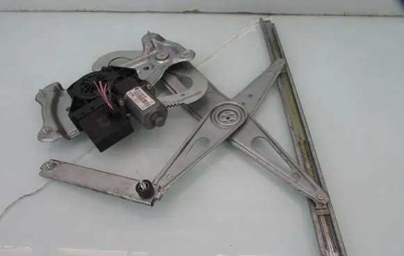 Renault Megane III Front door window regulator with motor 807300004R